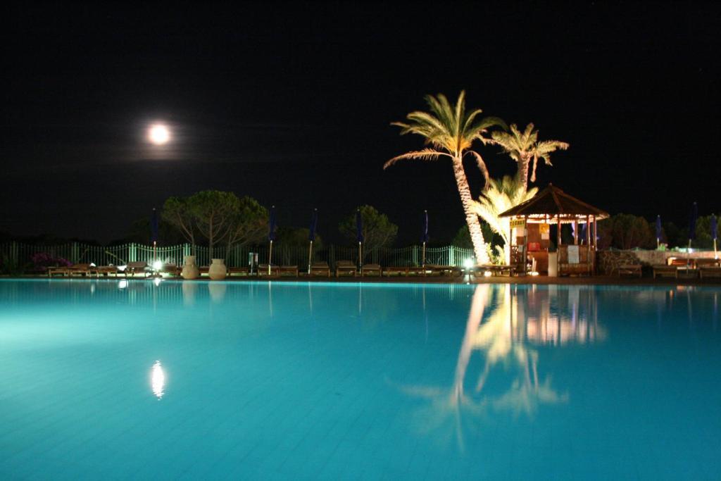 فيلابوتزو Residence Il Borgo Di Porto Corallo المظهر الخارجي الصورة